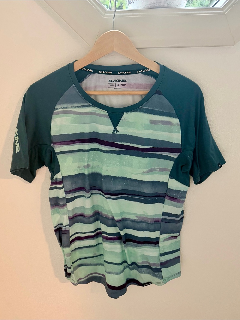Dakine women's medium cycling t shirt